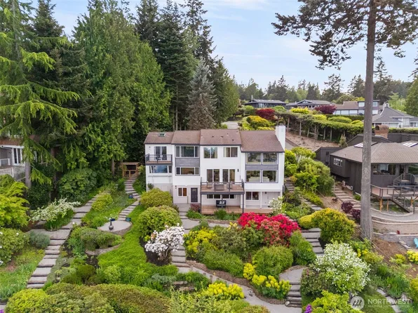 10879 Bill Point Circle NE, Bainbridge Island, WA 98110