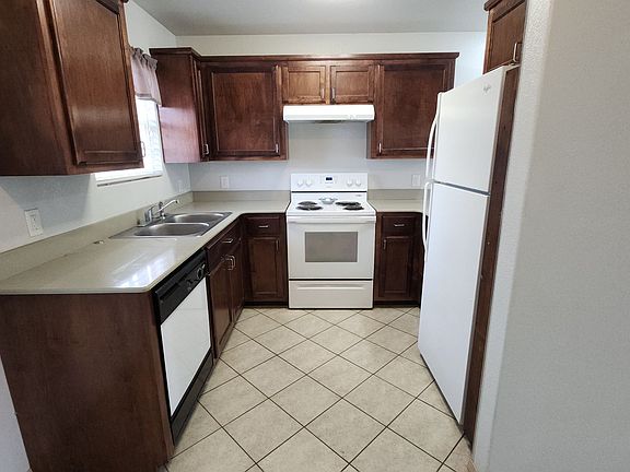 5th image of 3318 N Detroit Ave #1