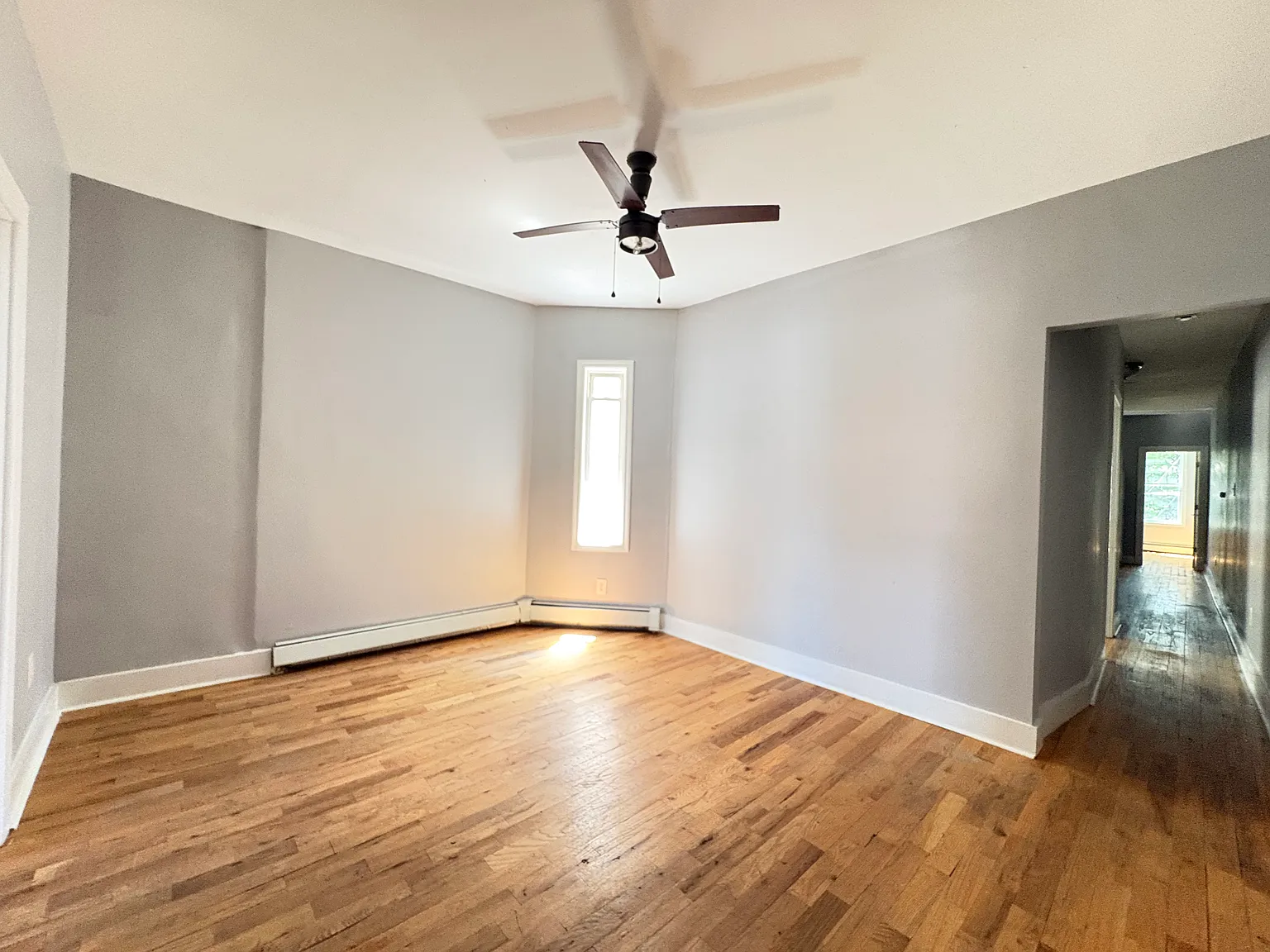 3 bed, 1000 sqft, $2,300 — Photo 2