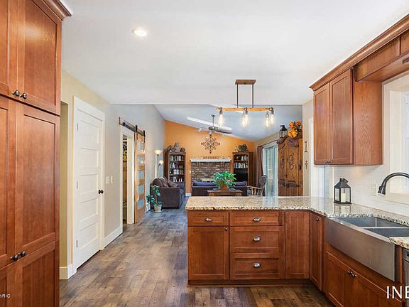 3rd image of 5920 Tesoro Dr NE