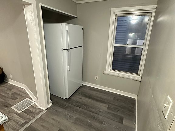 3rd image of 137 County Street 1