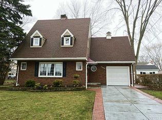 8656 Champlain Ave, Niagara Falls, NY 14304