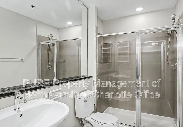 333 W Trade St #2101 — Photo 11
