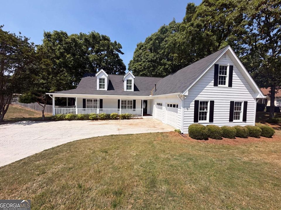 1st image of 520 Fawn Ln