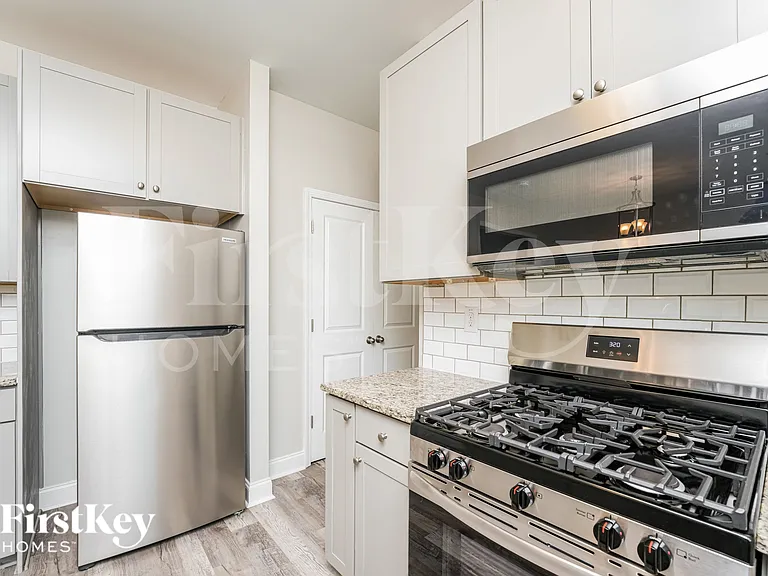 1035 Sutherland Dr — Photo 8