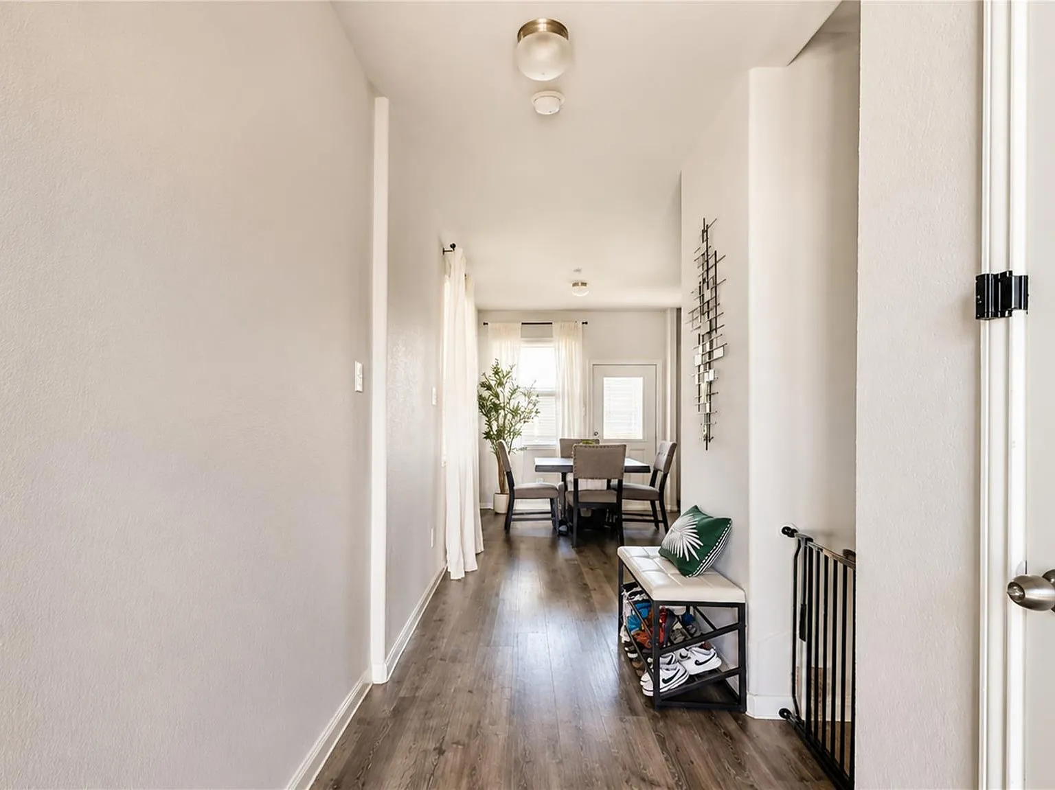 3 bed, 2.5 bath, 1660 sqft, $2,300 — Photo 3