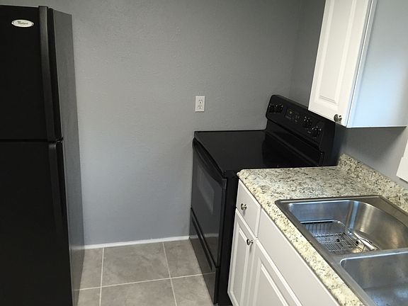 3rd image of 306 1/2 N Fremont Ave