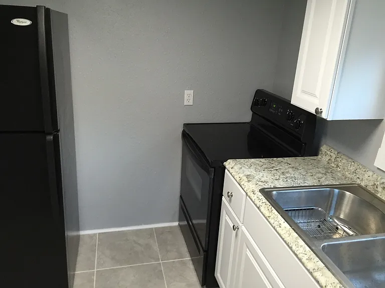 306 1/2 N Fremont Ave — Photo 3