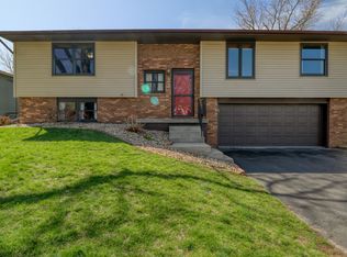 23 Cedar Ct, Bloomington, IL 61701