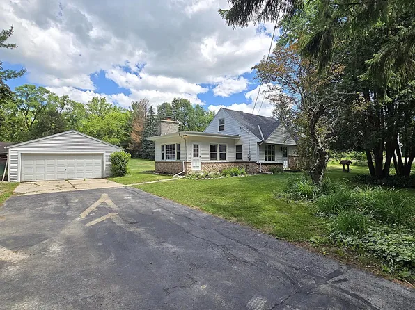 N92W29368 Center Oak ROAD, Hartland, WI 53029
