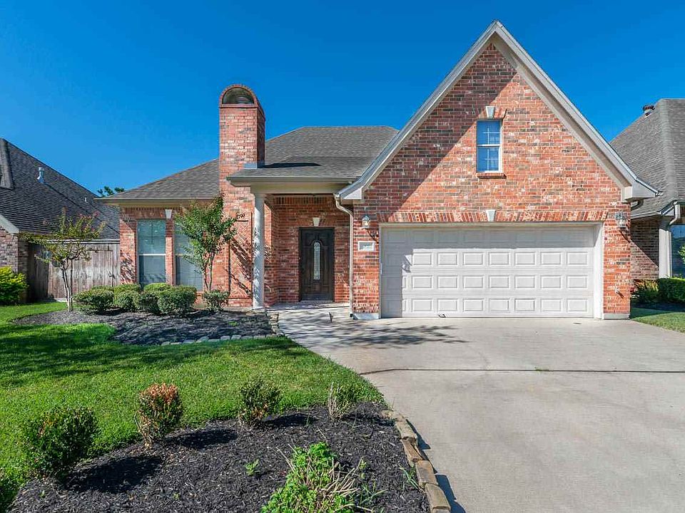 1st image of 104 Winding Brook Dr