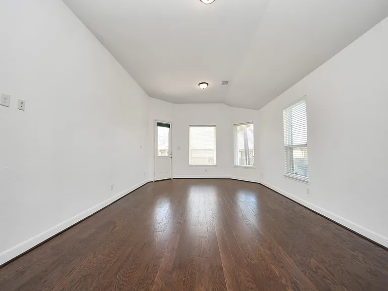 1947 Parnevik Pl — Photo 27