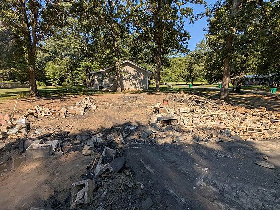 4th image of 205 Ruby Ln