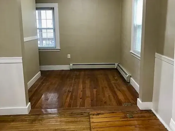 10 Daniels St APT 1R, Salem, MA 01970