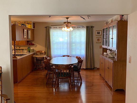 5th image of 445 E Park Ln