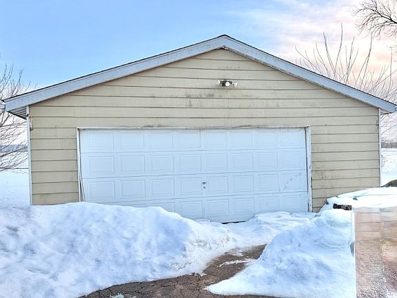 5th image of 2720 River Rd