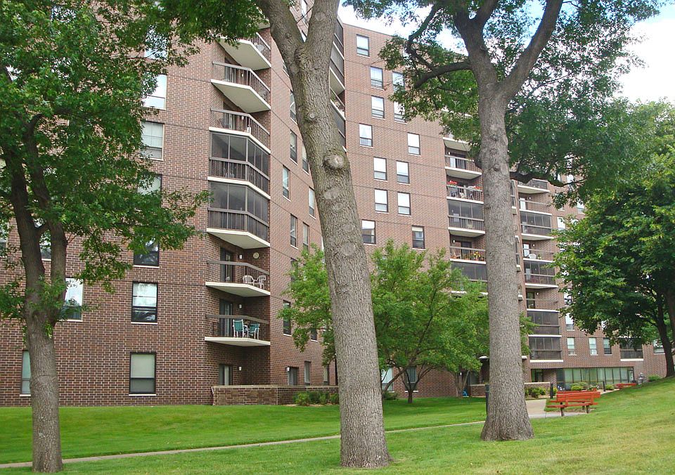 1st image of 6615 Lake Shore Dr #514