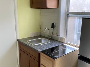 802 S 9th St FLOOR 3, Philadelphia, PA 19147