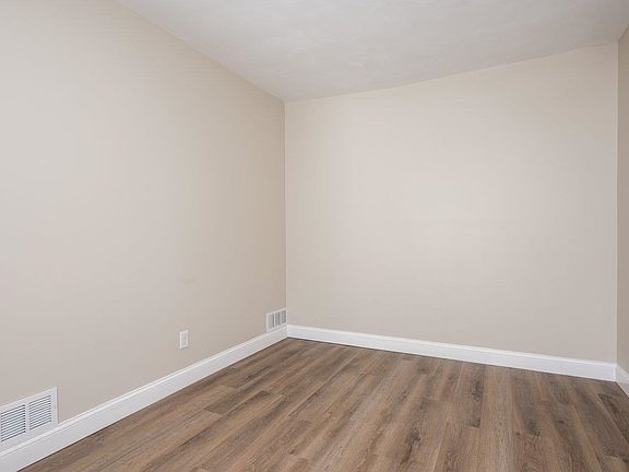 4th image of 188 Portsmouth Avenue