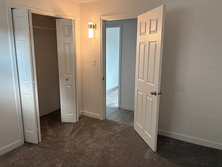 2109 Dallas St — Photo 16