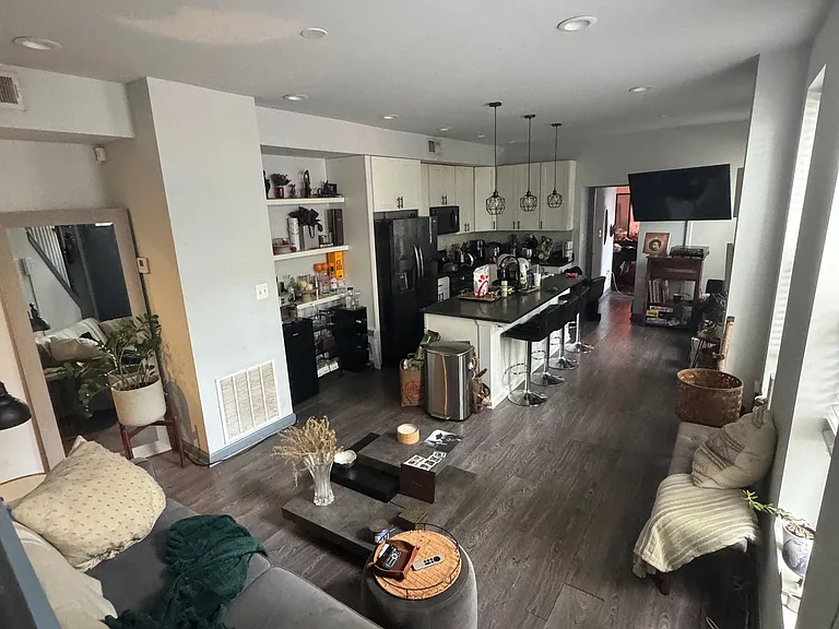 Fully furnished kitchen/living room