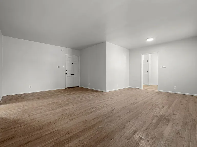 4018 Hillcrest Dr — Photo 9