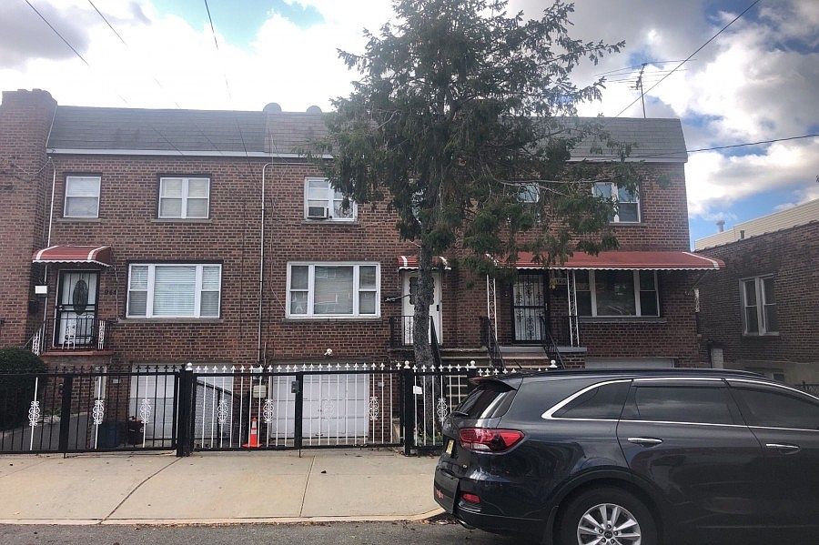 1st image of 942 E 216th St