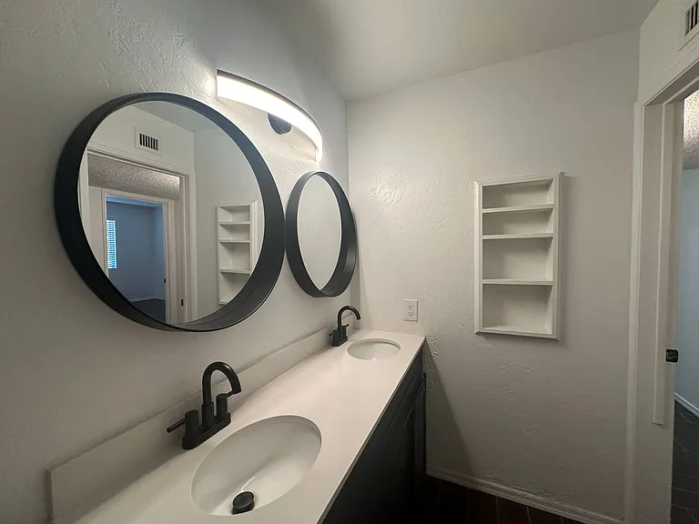 1 and 2 Bedrooms Great Location with Community Pool and Onsite Laundry! 1/2 of Mile from U of A — Photo 105