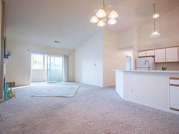 3rd image of 5887 Crosswinds Dr Unit 33