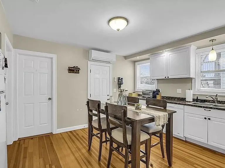 141 Park St #2 — Photo 5