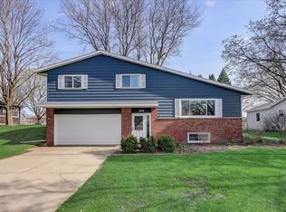 1499 Sunfield St, Sun Prairie, WI 53590