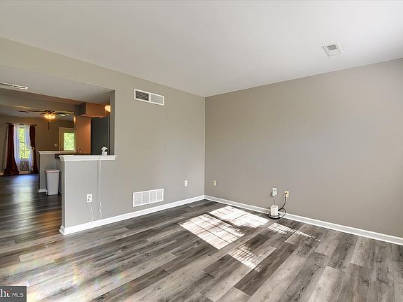 3rd image of 2912 Rainbow Rd