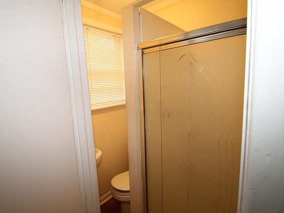 5th image of 124 W Charlton Ln #B