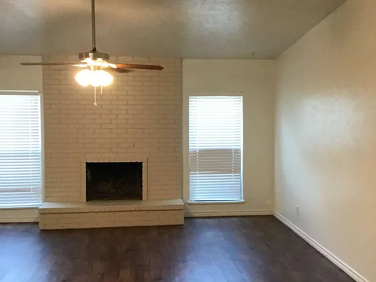 2622 Meadowview Dr — Photo 4