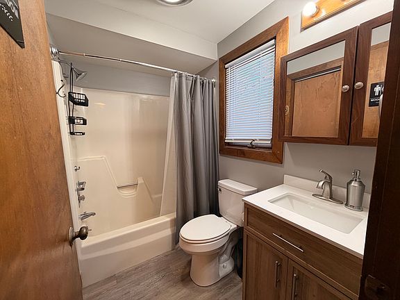 5th image of 342 Dalgren Ave