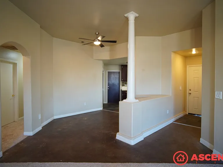 5305 Pine Grove Ct — Photo 3