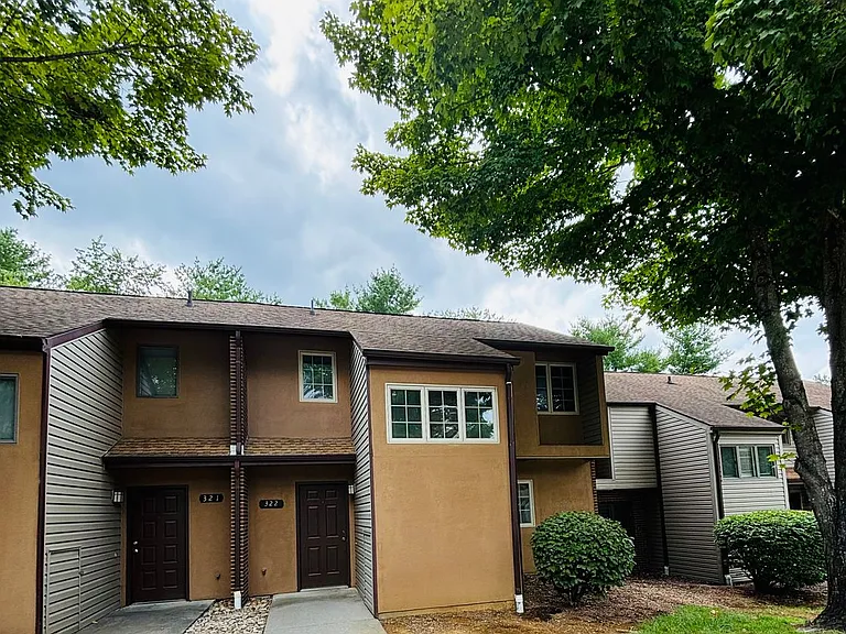 322 Shenandoah Cir — Photo 2