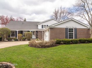 3232 N Walker Ln W, Arlington Heights, IL 60004