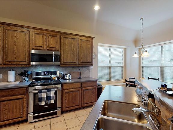 5th image of 840 Lake Forest Trl