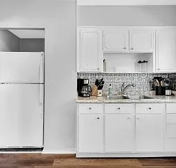 3 bed, 910 sqft, $3,150 — Photo 3