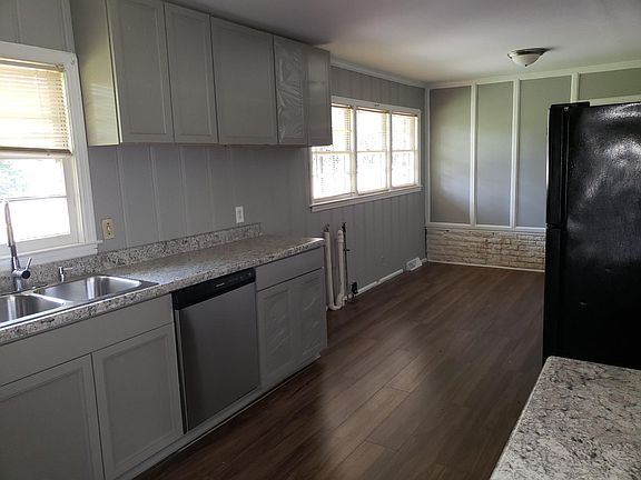 Eat-in Kitchen