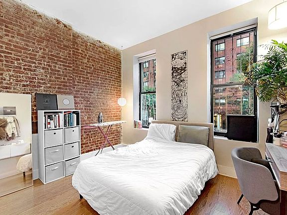 4th image of 361 Vernon Ave #2B