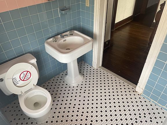 4th image of 33 Mine St #9B