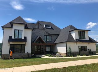 111 Parkberry Rd, Oak Ridge, TN 37830