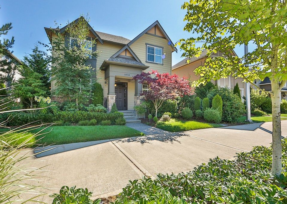 1st image of 10918 Eastridge Dr NE #43