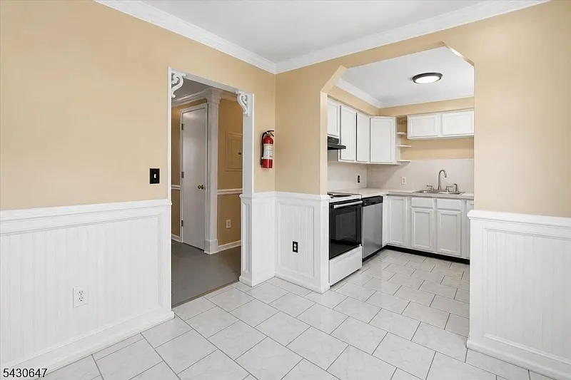 3 bed, 1.5 bath, $2,650 — Photo 3