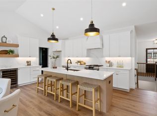 2810 Ozark Dr, Saint Louis, MO 63122