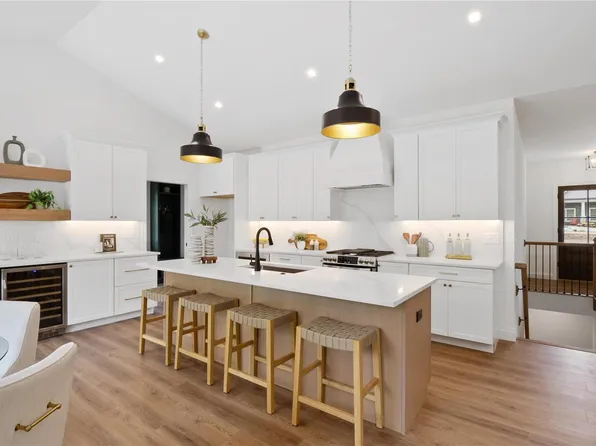 2810 Ozark Dr, Saint Louis, MO 63122