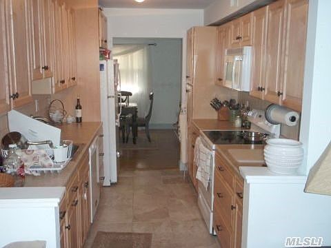 4th image of 18 Wooded Way