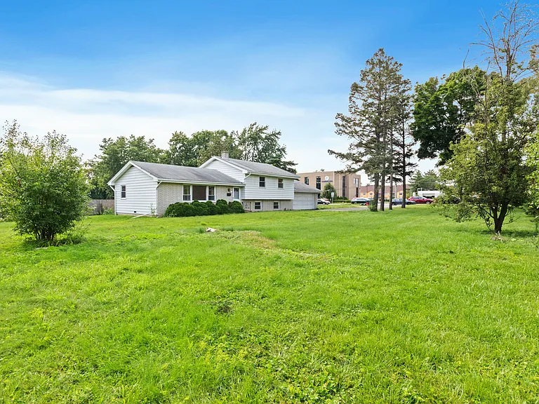 123 Ogden Ave — Photo 45